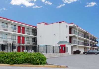 Days Inn & Suites By Wyndham Indianapolis Airport East Exterior photo
